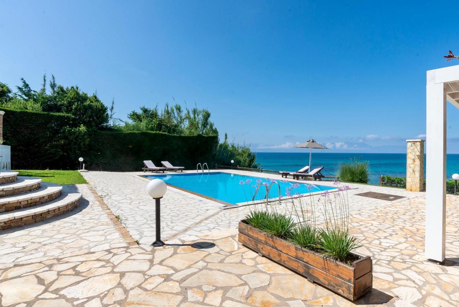 Beachfront Villa Victoras - With Private Beach Sidárion Exteriér fotografie