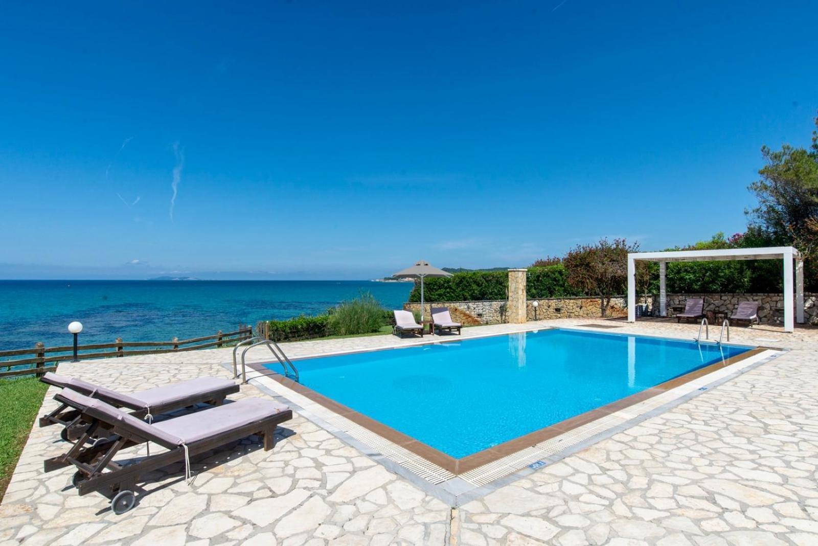 Beachfront Villa Victoras - With Private Beach Sidárion Exteriér fotografie