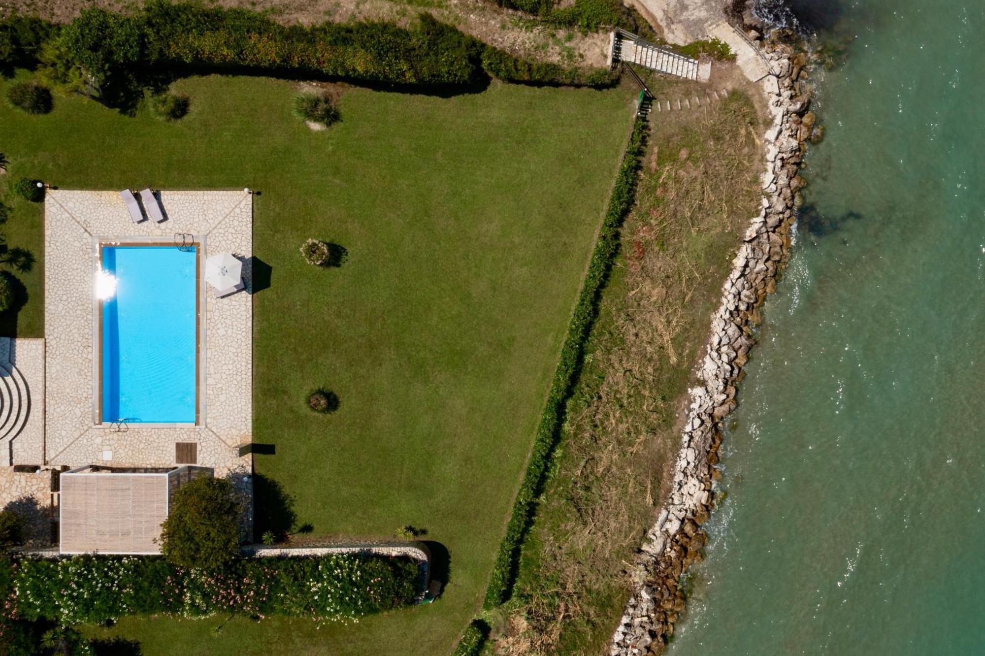 Beachfront Villa Victoras - With Private Beach Sidárion Exteriér fotografie